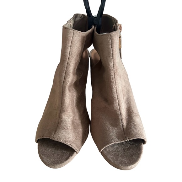 5/25$ ✨ Open Toe Booties - Picture 5 of 5